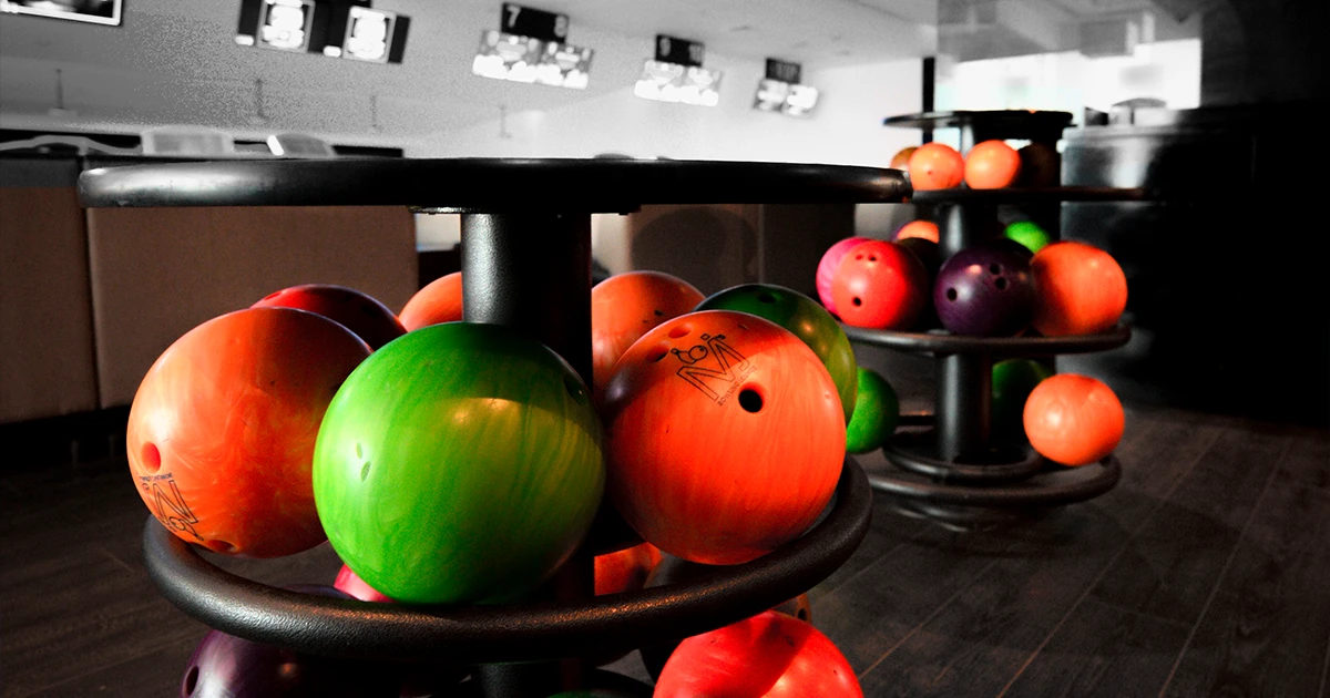 MJ's Bowling Lounge, Janusan